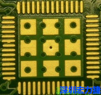 這個通孔的設計勉強可以接受，只剩下正中間一個通孔沒有塞孔，而且孔徑也變小了。